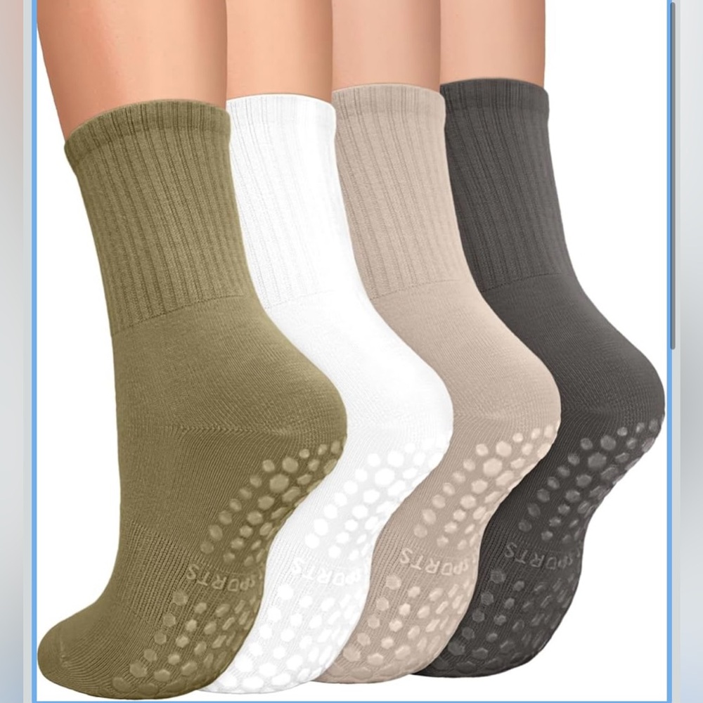 Pilates/yoga socks